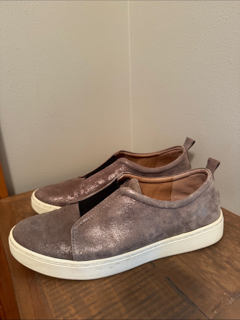 Women’s Leather Sofft Metallic Taupe Slip-On Sneakers Size 9.5